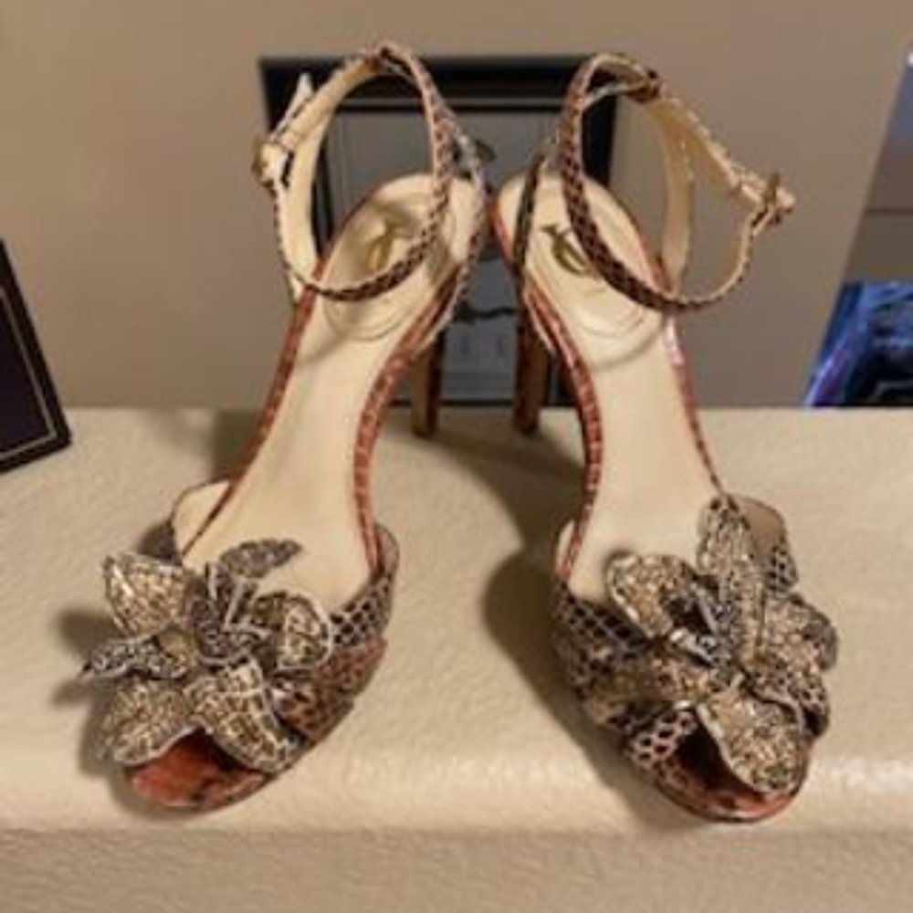Vince Camuto Signature VI-BETTIE Heels - Picture 2 of 9